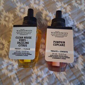Bath and Body Works Wallflowers 2 Count Lot - clean and pumpkin cupcake
